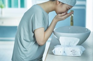 Papel Facial Ultrasuave Hana-Celeb, Hojas Suaves y Resistentes con Relieve Profundo, 3 Capas, Japón - Product Image 4