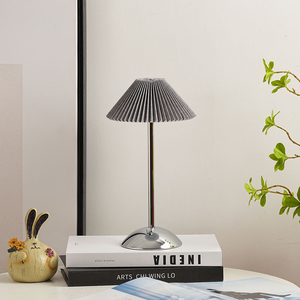 Lampe <span class=keywords><strong>de</strong></span> table LED plissée en tissu sans fil, rechargeable, avec batterie, style moderne et luxueux, pour restaurant - Product Image 1