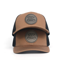 Topi Trucker dengan Patch Kulit Bulat Custom yang Laris Manis, Berpinggiran Lengkung, Jaring Hitam
