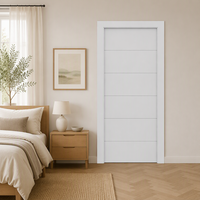 Porte intérieure peinte en blanc avec panneaux à rainures horizontales, design moderne et lisse, taille personnalisée pour maison et appartement