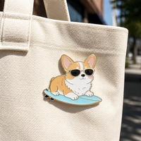 Épinglette en émail personnalisée pour chien, motif chiot stylé avec lunettes de soleil, impression UV, couleur personnalisée, badge métallique pour sacs à dos et chapeaux, cadeau pour les amoureux des animaux