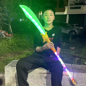 Épée Lumineuse Guan Gong, Grande Taille, Clignotante et Musicale, Jouet pour Enfants Unisexe en Plastique - Product Image 2