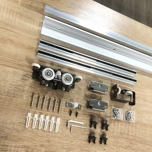 Sistema de Herrajes para Puerta Corredera de Madera con Cierre Suave y Ajuste Mágico, Capacidad de Carga de 60 kg - Product Image 1