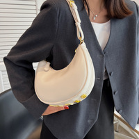 Chaîne en PU de luxe avec logo personnalisé Sacs à main fourre-tout en cuir style rétro bonbon couleurs lettres sous les aisselles à la mode pour femmes