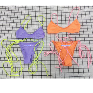 OEM Custom Zwemkleding Zwarte Sportbeha met Sexy Omlijnde Bandjes, Verstelbare Cheeky Bottom, 2-delig Set met Geprint Patroon Top - Product Image 3