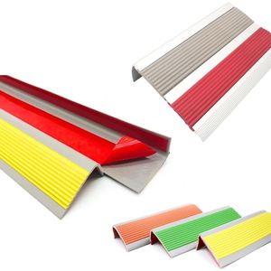 Bordure d'escalier en caoutchouc de <span class=keywords><strong>bande</strong></span> de nez d'escalier en PVC souple directe d'usine <span class=keywords><strong>pour</strong></span> bandes d'étanchéité d'escalier - Product Image 1
