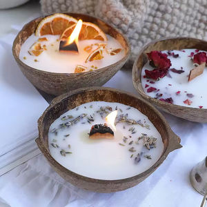 Velas Aromáticas Naturales para el Hogar, con Flores Secas de Lavanda y Rosa, Ecológicas, de Cera de Soja en Cáscara de Coco - Product Image 2