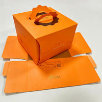 Boîte cadeau hexagonale en carton doré imprimé UV avec poignée, recyclable et portable pour desserts, pains et friandises