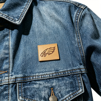 Écussons en cuir PU personnalisés avec logo, étiquettes écologiques thermosoudées pour chapeaux, vêtements, accessoires de couture, vente en gros OEM