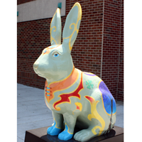 Usine personnalisée coloré fibre de verre lapin Statue résine dessin animé lapin géant Animal Sculpture pour la décoration