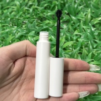 Gel fixateur de sourcils végétalien à marque privée, waterproof, teinté, avec fibres pour un effet liftant