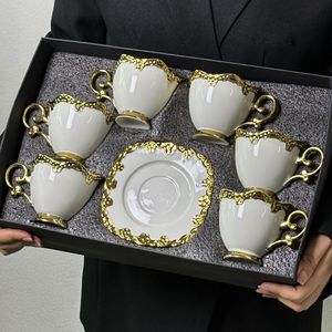 Juego de Tazas de Café de Cerámica Estilo Europeo, Juego de Tazas y Platos de Té Blancos con Detalles en Oro Electrochapado, Juego de 6 - Product Image 2
