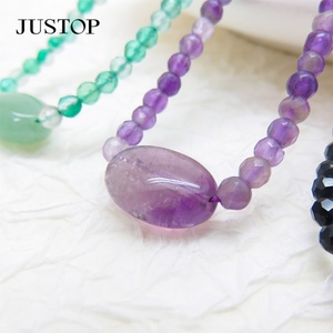 Collar de Moda con Cuentas de Piedras Naturales Coloridas de Amatista, Ojo de Tigre, Malaquita, Aventurina y Cuarzo para Mujer - Product Image 4