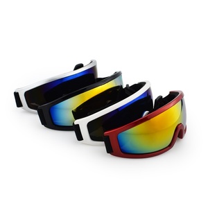 Grandes lunettes de soleil <span class=keywords><strong>pour</strong></span> animaux de compagnie Lunettes de neige en plastique de style simple <span class=keywords><strong>pour</strong></span> chiens Big Lens - Product Image 1