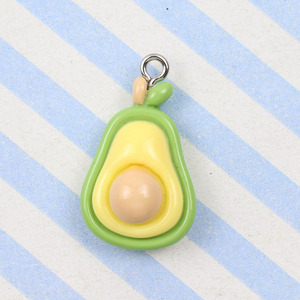 Breloques en résine esthétiques et mignonnes en forme de fruits pour la fabrication de porte-clés, fournitures DIY pour porte-clés, pendentifs fraise, pêche, avocat, composants et accessoires - Product Image 5