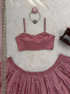 Ensemble Lehenga Choli rose clair japonais le plus vendu pour femmes, tenue de mariage ethnique de créateur, disponible à la vente - Product Image 4