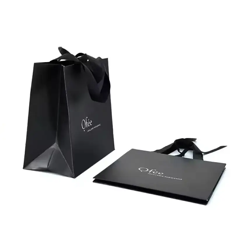 Sac en papier de shopping noir avec impression personnalisée, cadeau de luxe avec poignée en ruban