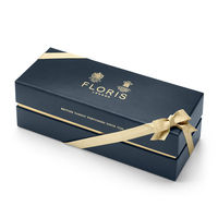 Boîte cadeau pour bougies bleu marine rigide avec couvercle et base, logo en feuille d'or, bordure dorée et nœud en satin pour l'emballage de 3 bougies votives