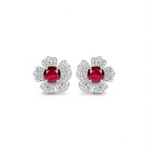 Orecchini di Lusso con Rubino a Forma di Fiore e Diamanti Taglio Brillante Rotondo con Montatura a Griffe per Gioielli da Sposa - Product Image 1