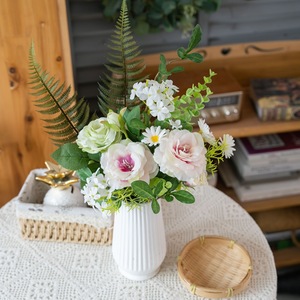 Arrangement floral artificiel CallaFloral avec roses et fougères pour la décoration de la maison, bouquets de mariage CF02004 - Product Image 1