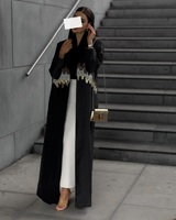 Abaya noire élégante 2026 Vente en gros Abayas décontractées de Dubaï pour femmes musulmanes Broderie avec hijabs Kimono ouvert sur le devant Caftans