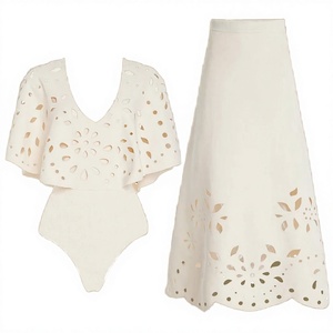 Ensemble de maillots de bain 2 pièces pour femmes, col en V profond, motif floral ajouré, jupe de bain, style une pièce, extensible en Spandex et Nylon - Product Image 3