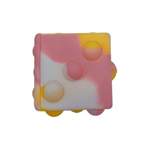 สายรุ้งบีบอัดความเครียดอยู่ไม่สุขผลักดันฟองประสาทสัมผัสซิลิโคน Popping มันลูกเต๋าของเล่นอยู่ไม่สุข - Product Image 5