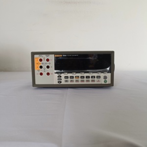 Multímetro de banco con pantalla dual de 5,5 dígitos Fluke 8808A, valor eficaz verdadero, 1000 V CC, 750 V CA, 10 A, - Product Image 2