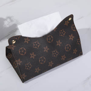 Caja de pañuelos de cuero rosa con monograma, multiusos, independiente, para uso en el hogar y el coche - Product Image 2