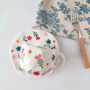 Hermoso juego de taza y platillo de porcelana, regalo comercial, forma irregular, para desayuno, con color bajo esmalte y pintado a mano, para exportación. - Product Image 6