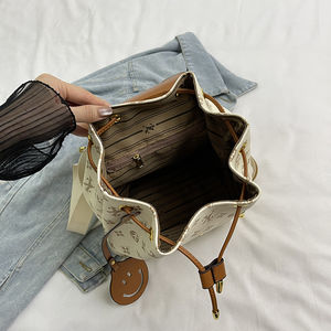 Sac à dos de luxe pour femme, fabriqué en PU, sac à bandoulière multifonctionnel pour les voyages avec doublure en polyester. 2846 - Product Image 2