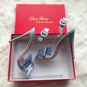 Sandales d'été montantes antidérapantes pour femmes, personnalisables, à talons hauts de luxe avec motif papillon et matériau transparent – Vente en gros - Product Image 4