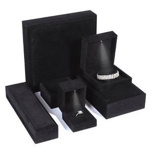 Caja de Joyería Rectangular de Terciopelo con Luz LED y Logotipo Personalizable del Fabricante, para Anillos, Collares, Colgantes y Pulseras, con Empaque para Marca - Product Image 5