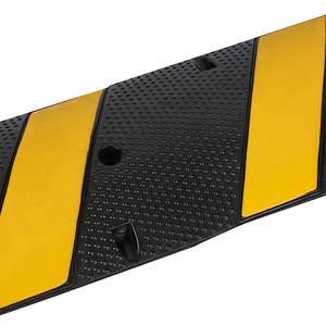 High Loading Capacity 183cm 6 Feet Flexible Road Driveway Reflective <strong>Rubber</strong> Car Ramp Traffic Calming <strong>Rubber</strong> <strong>Speed</strong> <strong>Hump</strong>