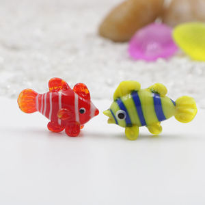 Brede variëteit aan kleurrijke visfiguren, glazen visbakdecoraties, goudvisjes, glazen handwerk - Product Image 6