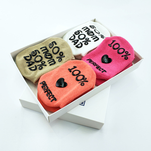 si puede leer esto traer vino de regalo-recién nacido bebé ducha regalo-4 pares unisex Anti-skid citar calcetines - Product Image 6