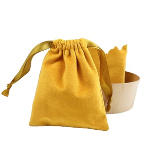 Pochette en velours jaune avec cordon de serrage, sac cadeau en flanelle douce pour bijoux, logo et taille personnalisés acceptés pour l'emballage de bijoux et de montres - Product Image 1