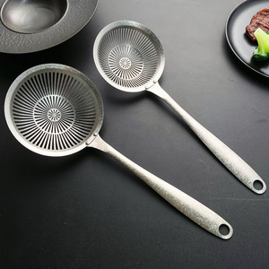 กระชอนกรองตาข่ายไทเทเนียมแท้ ขนาดใหญ่ สำหรับกรองเส้นก๋วยเตี๋ยว เกี๊ยว หม้อไฟ ใช้ในครัว อเนกประสงค์ - Product Image 3