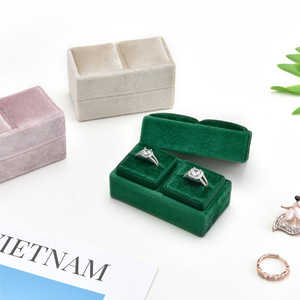 Boîtes à bijoux en velours double anneau en gros, boîtes à bijoux de mariage exquises, personnalisables avec un logo - Product Image 1