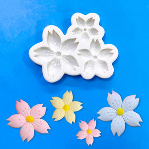 Moules en silicone pour gâteaux en forme de pétales variés : petites marguerites, fleurs de cerisier, frangipaniers, fleurs artificielles séchées et fondant - Product Image 4