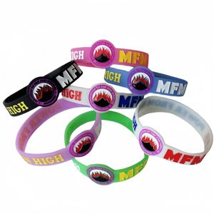 Pulsera de Silicona Personalizada de 12 mm para Iglesia en Nigeria, Brazalete de Goma con Logotipo Personalizado en Relieve - Product Image 1