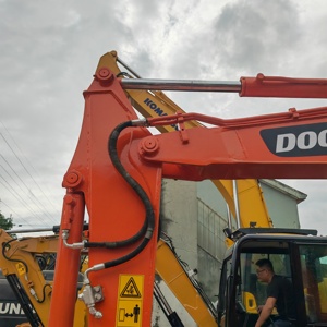 รถขุดตีนตะขาบ Doosan DX60-9C สีส้ม รถขุดไฮดรอลิกขนาดเล็ก อุปกรณ์ก่อสร้าง - Product Image 5