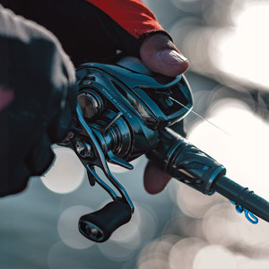 Moulinet de pêche Daiwa Steez Sv Light Tw Baitcasting Reel 100H 160g en alliage d'aluminium pour droitier, fabriqué au Japon - Product Image 3