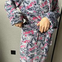 Peignoir de bain en flanelle corail à bas prix pour femmes, 100% polyester, col roulé, séchage rapide et thermique, manches longues