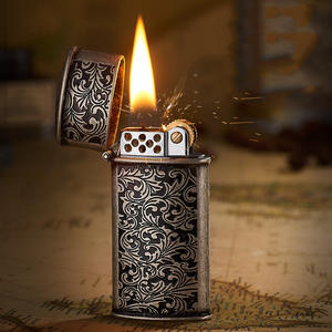 <span class=keywords><strong>ไฟ</strong></span><span class=keywords><strong>แช็</strong></span><span class=keywords><strong>ค</strong></span>แบบใช้น้ำมันก๊าด ลายอาหรับ ดีไซน์สร้างสรร<span class=keywords><strong>ค</strong></span>์ หัวไฟแบบเปิด พร้อมล้อเจียร ของขวัญสำหรับผู้ชาย <span class=keywords><strong>ไฟ</strong></span><span class=keywords><strong>แช็</strong></span><span class=keywords><strong>ค</strong></span>กันลมสไตล์วินเทจ - Product Image 1