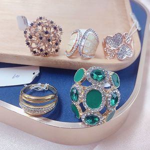 Anillos de Moda al por Mayor 2026, <span class=keywords><strong>Precio</strong></span> Económico, Regalo para Mujer, Chapado en <span class=keywords><strong>Oro</strong></span> de <span class=keywords><strong>18k</strong></span>, Diseño Hueco Punk con Patrón de Flores, Tallas Variadas - Product Image 3