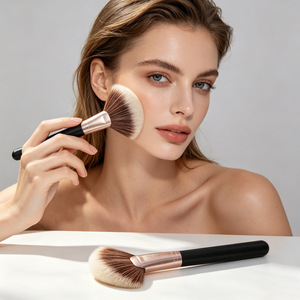 Pinceau éventail <span class=keywords><strong>Docolor</strong></span> à manche en bois et virole en aluminium pour le visage et le corps, professionnel, pour l'illumination, le blush et le bronzant, poils synthétiques doux - Product Image 4