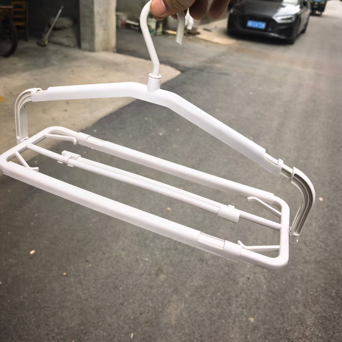 Cintre [pliable et télescopique]
