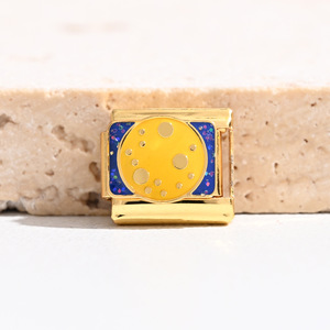 สร้อยข้อมือสไตล์อิตาลีแบบโมดูลาร์ ดีไซน์การ์ตูน ทำจากสแตนเลส เหมาะสำหรับทุกเพศทุกวัย สวมใส่ได้ทุกวัน ประดับด้วยเรซิ่นอีพ็อกซี่และลูกปัด - Product Image 3