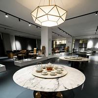 Moderner Luxus-Esstisch aus Marmor mit runden Metallbeinen